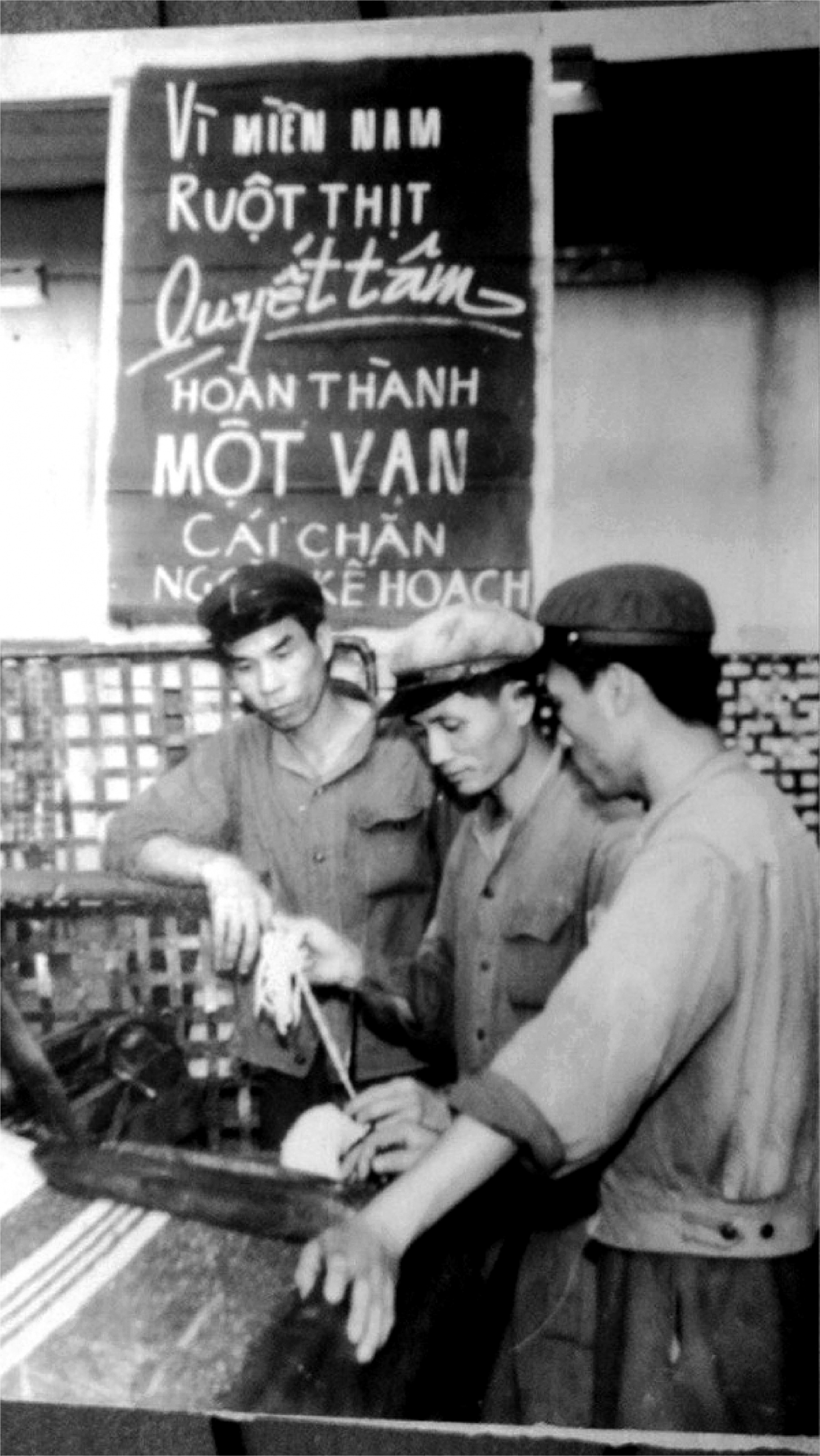 Phong trào “Vì miền Nam ruột thịt” của ngành Dệt may. (Ảnh: TTXVN)