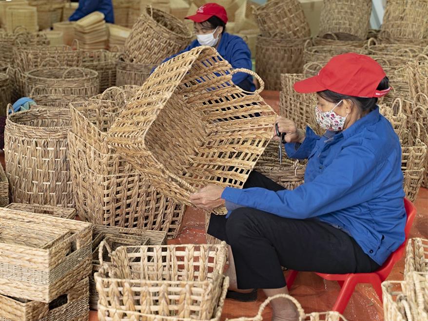 thăm xưởng sản xuất của Công ty Cổ phần Đầu tư và Phát triển Sáng tạo Đông Dương (Indochina JSC., thương hiệu xuất khẩu Viettimecraft)