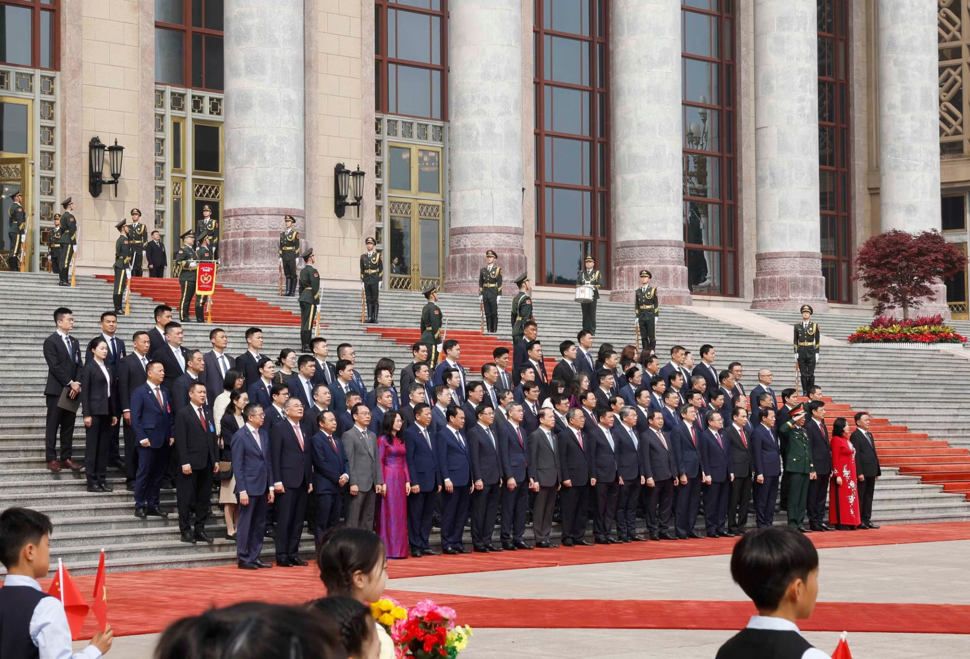 Đoàn đại biểu cấp cao Việt Nam tham dự Lễ đón Việt Nam - Trung Quốctrọng thể Tổng Bí thư, Chủ tịch nước Tô Lâm và Phu nhân thăm cấp Nhà nước đến Trung Quốc