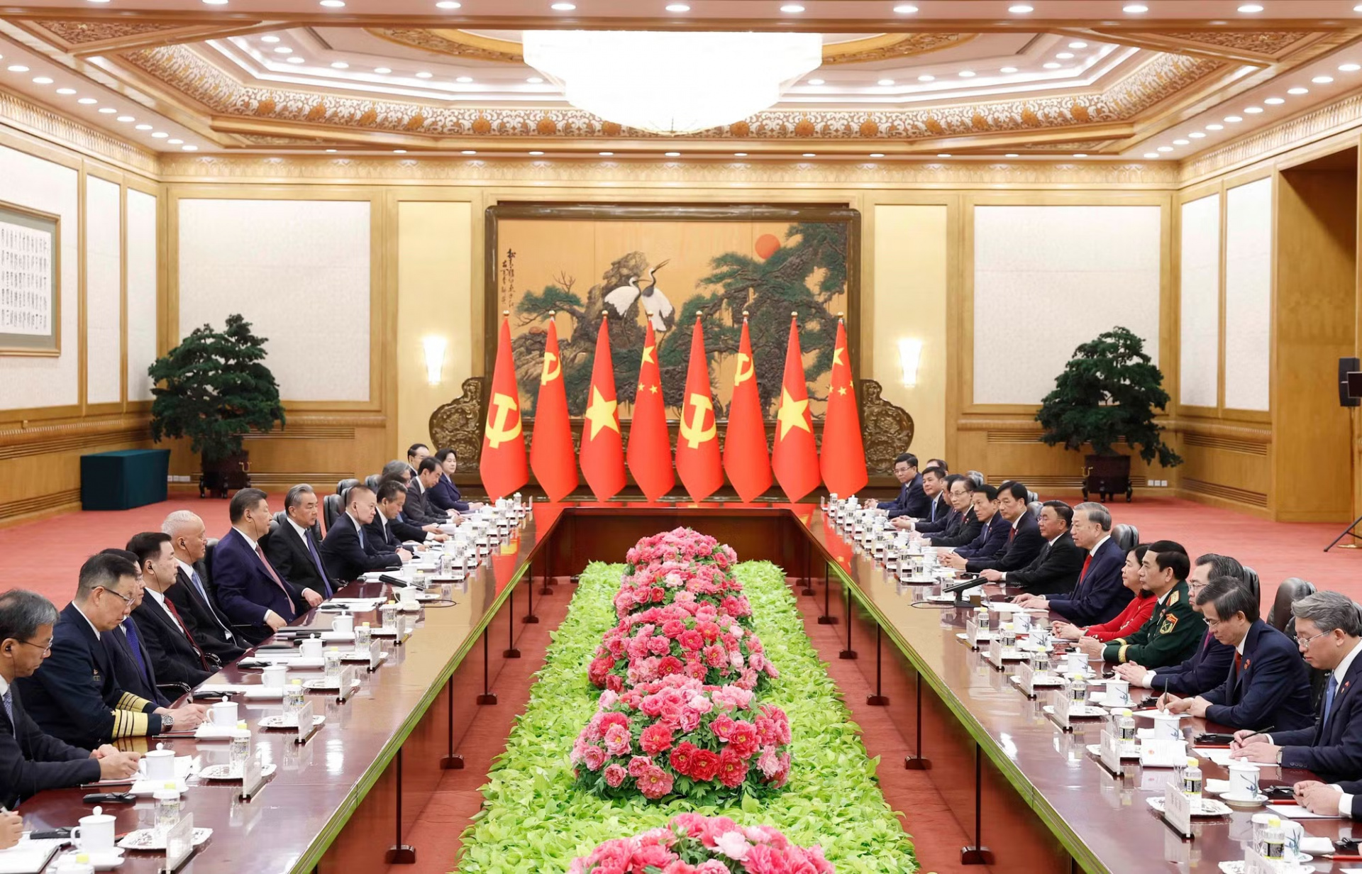 Bộ trưởng Bộ Công Thương Lê Mạnh Hùng tháp tùng tham gia đoàn công tác của Tổng Bí thư, Chủ tịch nước Tô Lâm hội đàm với Tổng Bí thư, Chủ tịch nước Trung Quốc Tập Cận Bình