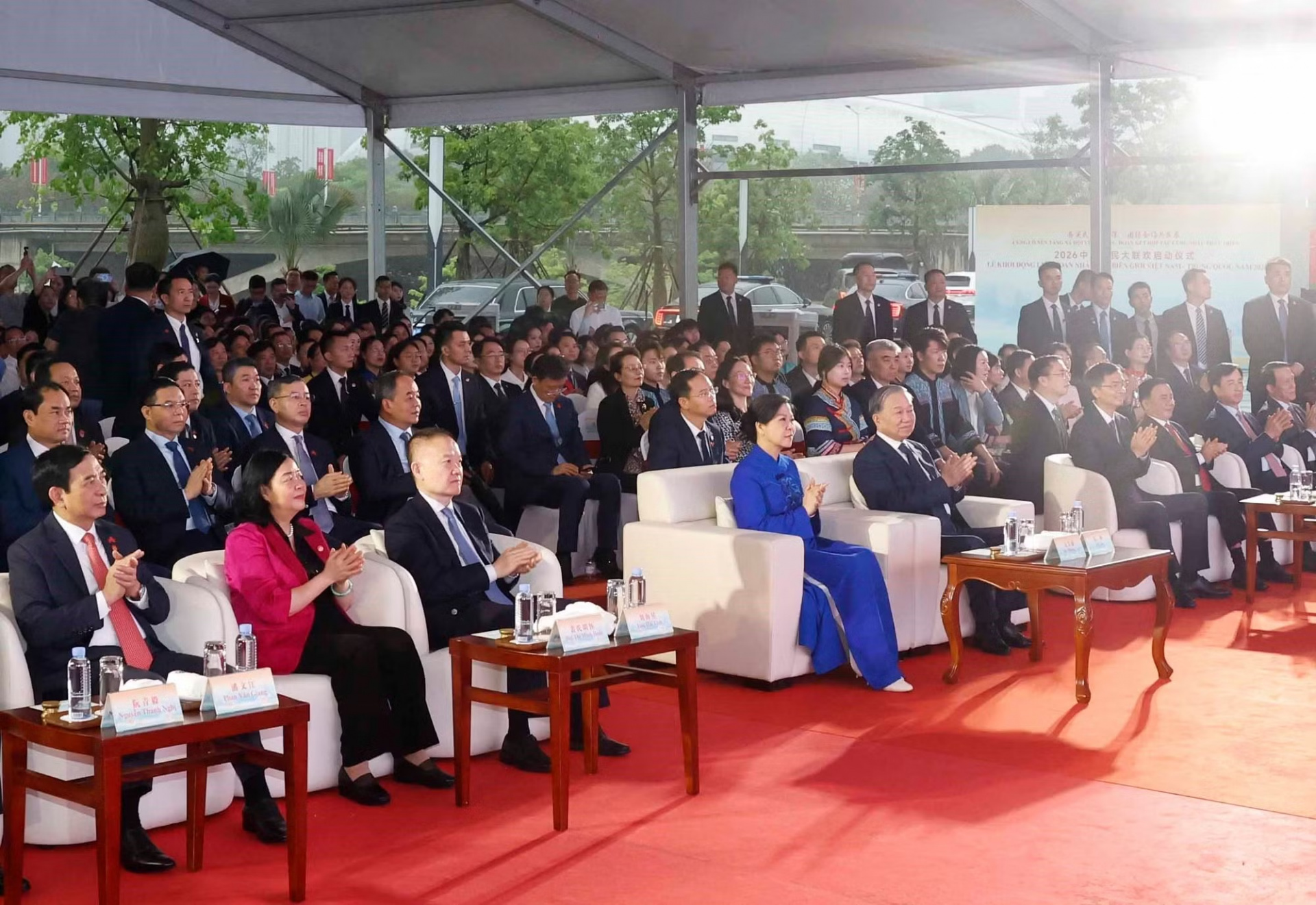 dự Lễ khai mạc và phát biểu tại Liên hoan nhân dân biên giới Việt - Trung