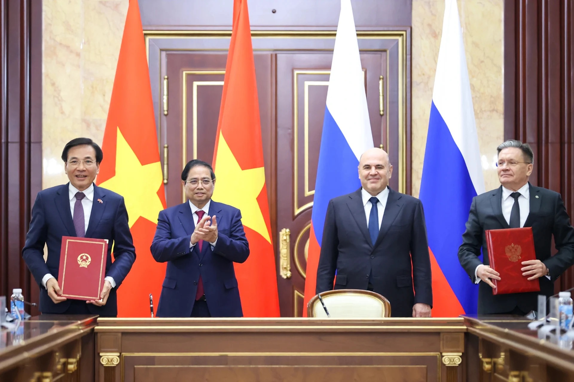 Thủ tướng Phạm Minh Chính và Thủ tướng Liên bang Nga Mikhail Mishustin chứng kiến Lễ ký kết Hiệp định về hợp tác xây dựng Nhà máy điện hạt nhân trên lãnh thổ Việt Nam