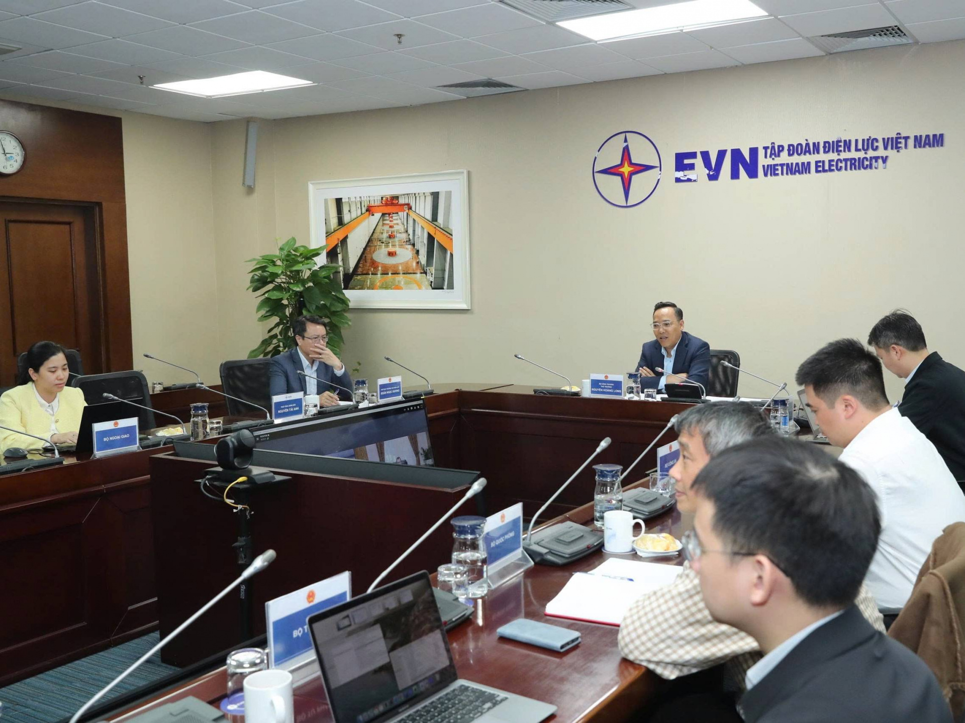 Sau nhiều vòng đàm phán, Chính phủ Việt Nam và Liên bang Nga đã thống nhất và ký kết Hiệp định về hợp tác xây dựng Nhà máy điện hạt nhân trên lãnh thổ nước CHXHCN Việt Nam.
