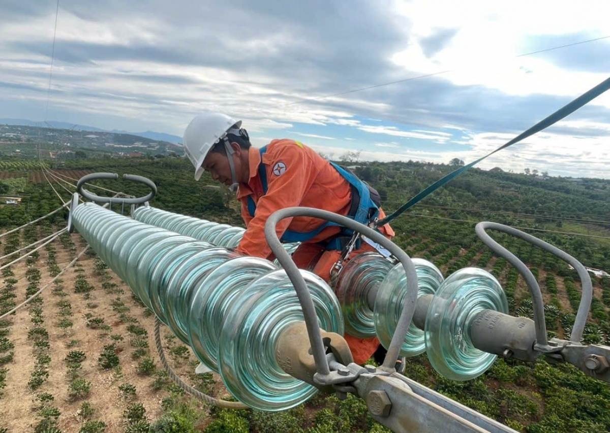 Đẩy mạnh triển khai các giải pháp giảm điện năng dùng cho truyền tải và phân phối trên toàn hệ thống