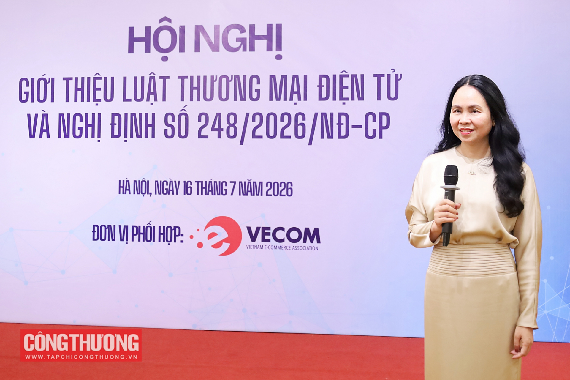 Bà Lê Hoàng Oanh, Cục trưởng Cục Thương mại điện tử và Kinh tế số