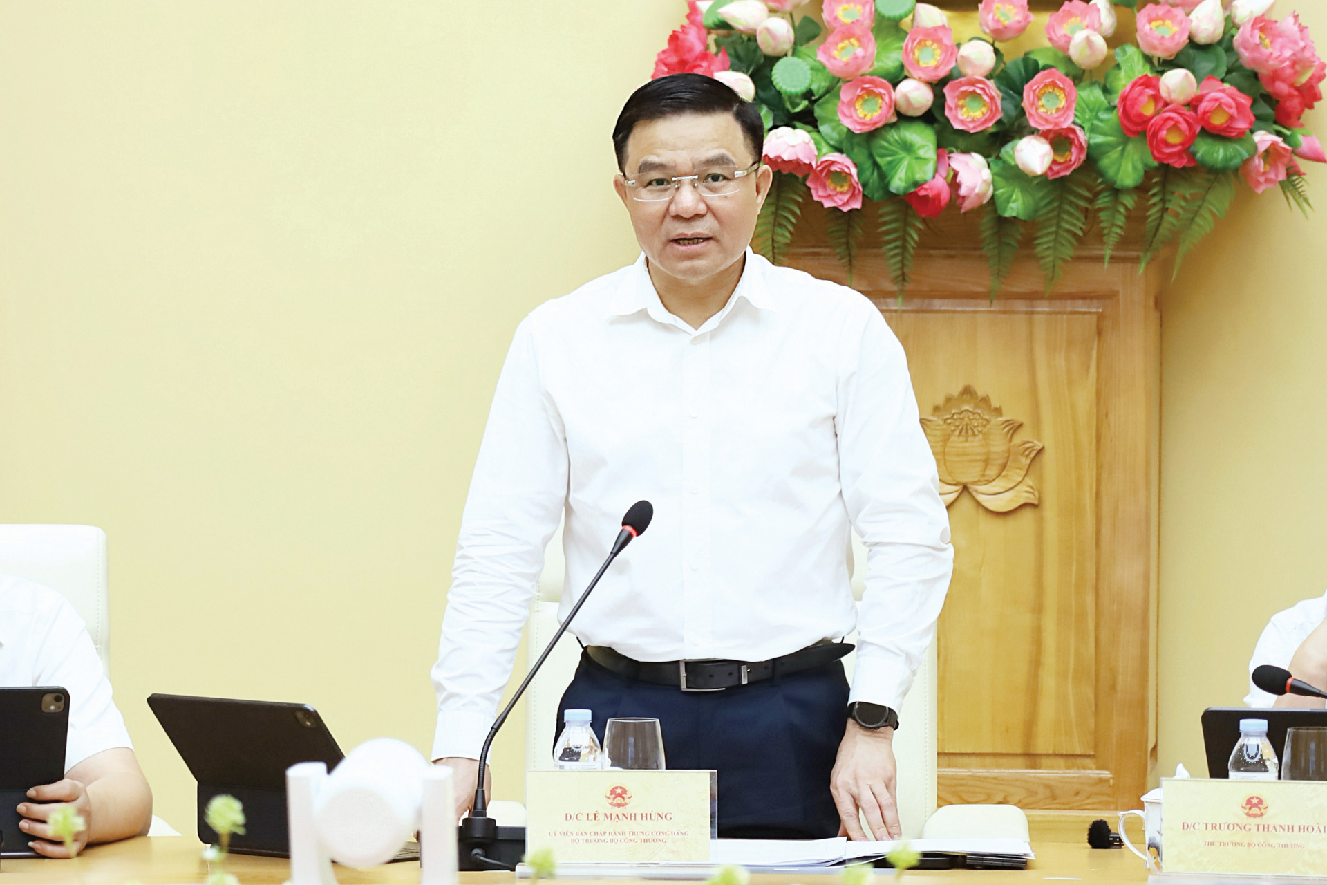 Bộ trưởng Bộ Công Thương Lê Mạnh Hùng chủ trì Hội nghị giao ban tháng 6, báo cáo kết quả thực hiện nhiệm vụ 6 tháng đầu năm 2026 và phương hướng nhiệm vụ trọng tâm 6 tháng cuối năm 2026