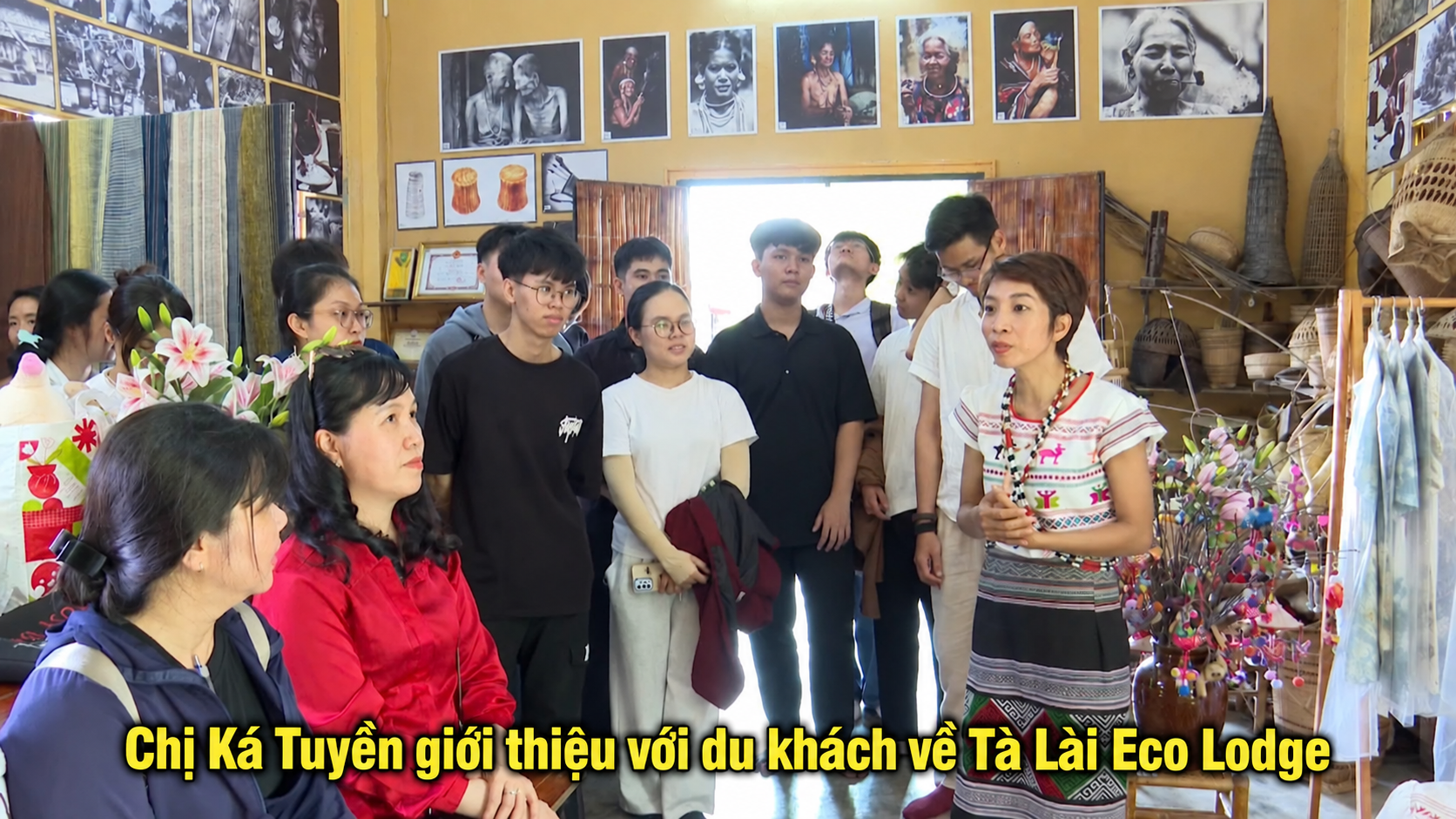 Từ những tàu lá dứa rừng từng được người Mạ dùng để đan đồ đựng cơm, một sản phẩm thủ công tưởng như chỉ còn trong ký ức đang được hồi sinh ở Tà Lài.