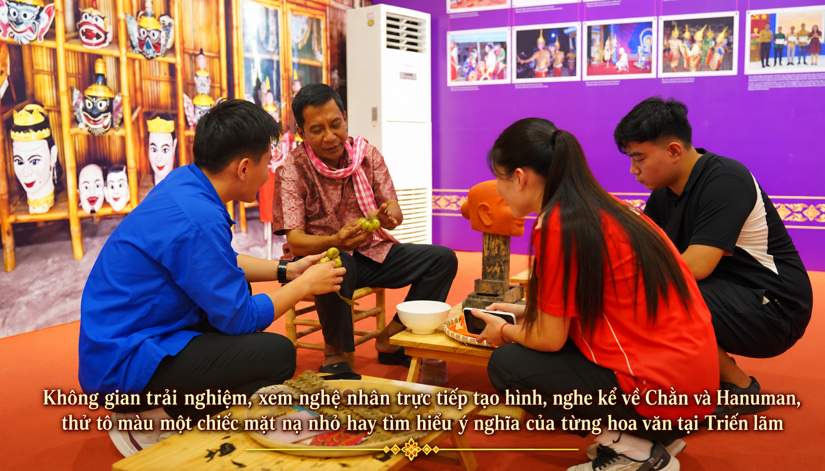 Phát biểu khai mạc trưng bày, ông Thạch Bồi - Phó Giám đốc Sở Văn hóa, Thể thao và Du lịch tỉnh Vĩnh Long nhấn mạnh, những chiếc mão, mặt nạ thủ công tinh xảo là phục trang không thể thiếu trong các loại hình nghệ thuật dân gian và nghi lễ truyền thống của người Khmer Nam Bộ. Theo quan niệm của đồng bào Khmer, mỗi chiếc mão hay mặt nạ đều gắn liền với từng nhân vật cụ thể và mang ý nghĩa tâm linh, nghệ thuật riêng biệt.